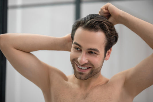 Cosa Causa Davvero la Perdita dei Capelli?