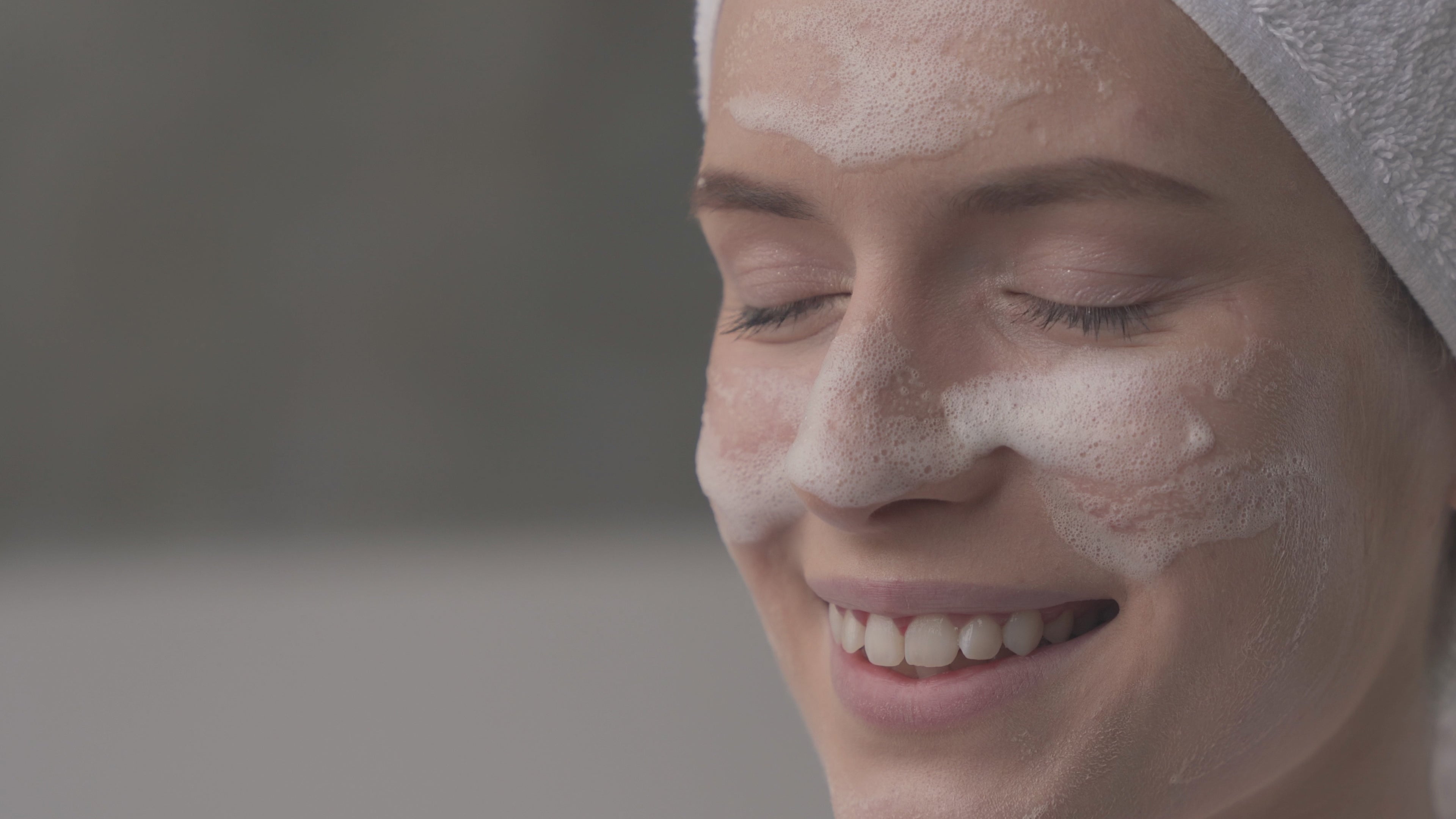 Carica il video: 